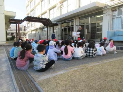 �庬�򿢤��Ƥ����ͻң�