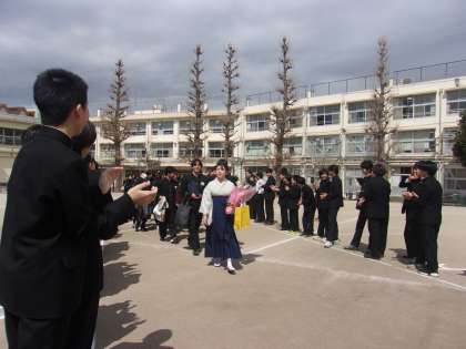 �������